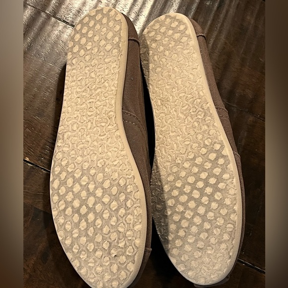 Toms - Picture 4 of 5